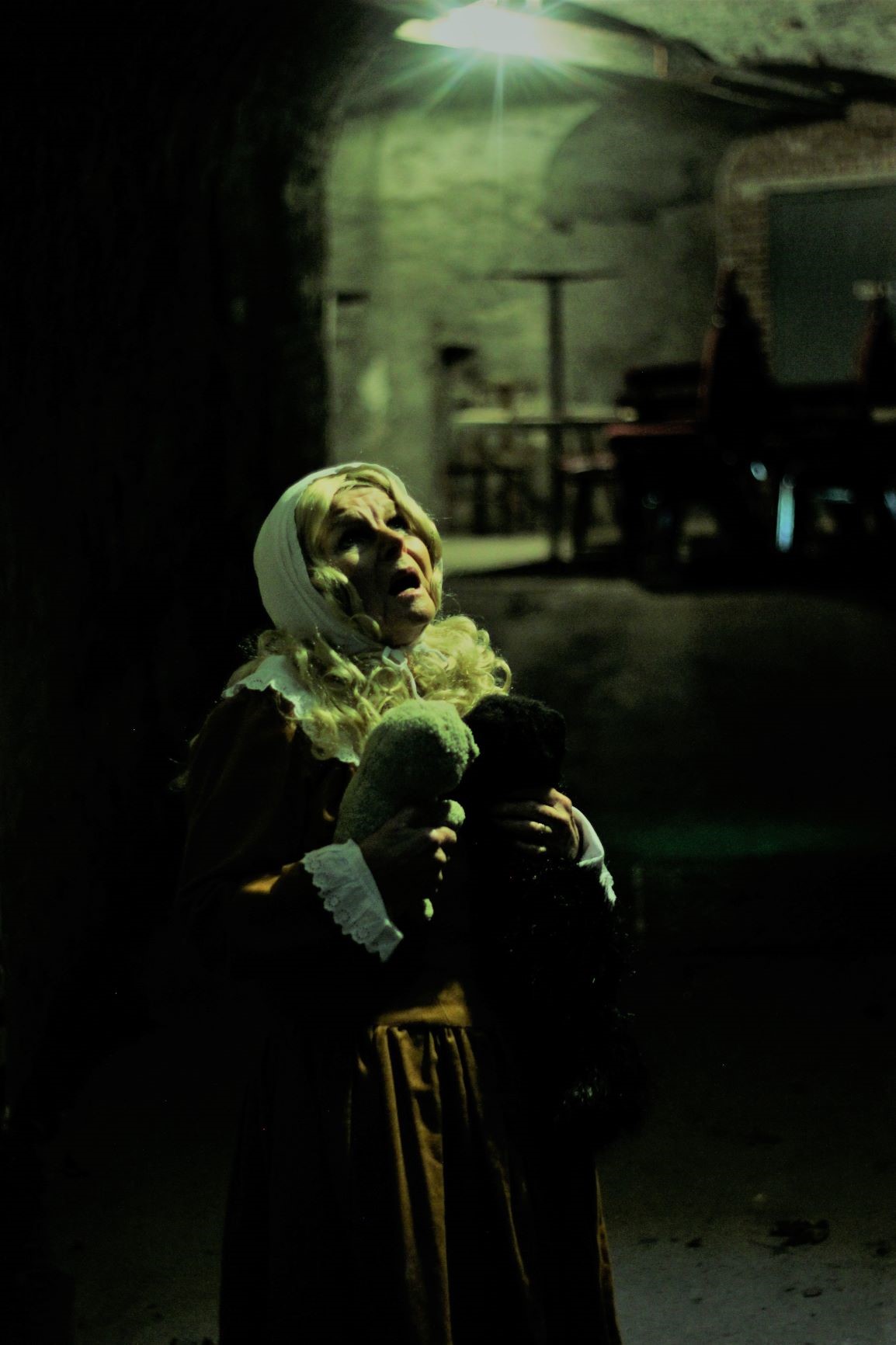 BelvoirHalloweenwomanlookingup